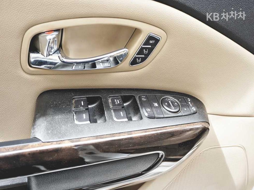 Kia Carnival — miniaturë 18