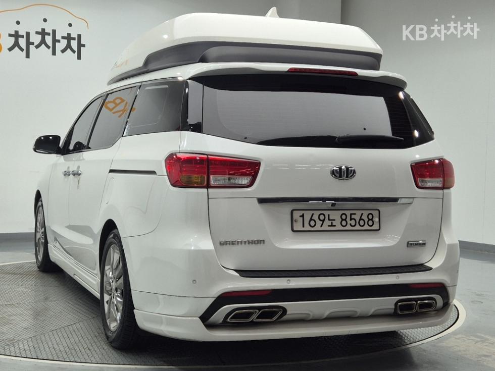 Kia Carnival — miniaturë 2