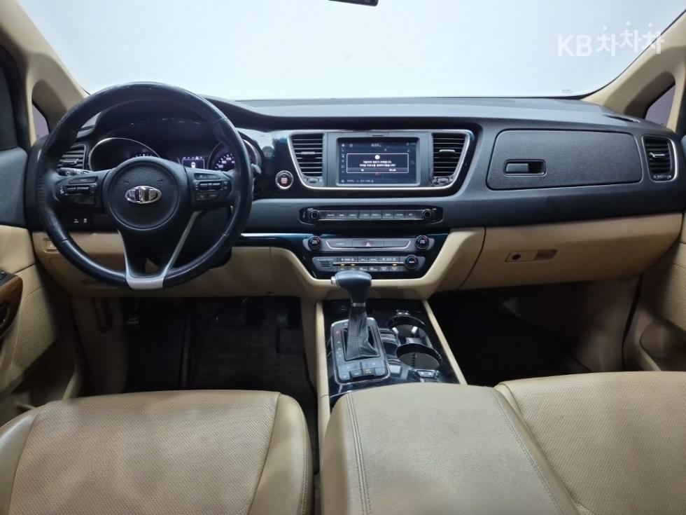 Kia Carnival — miniaturë 7