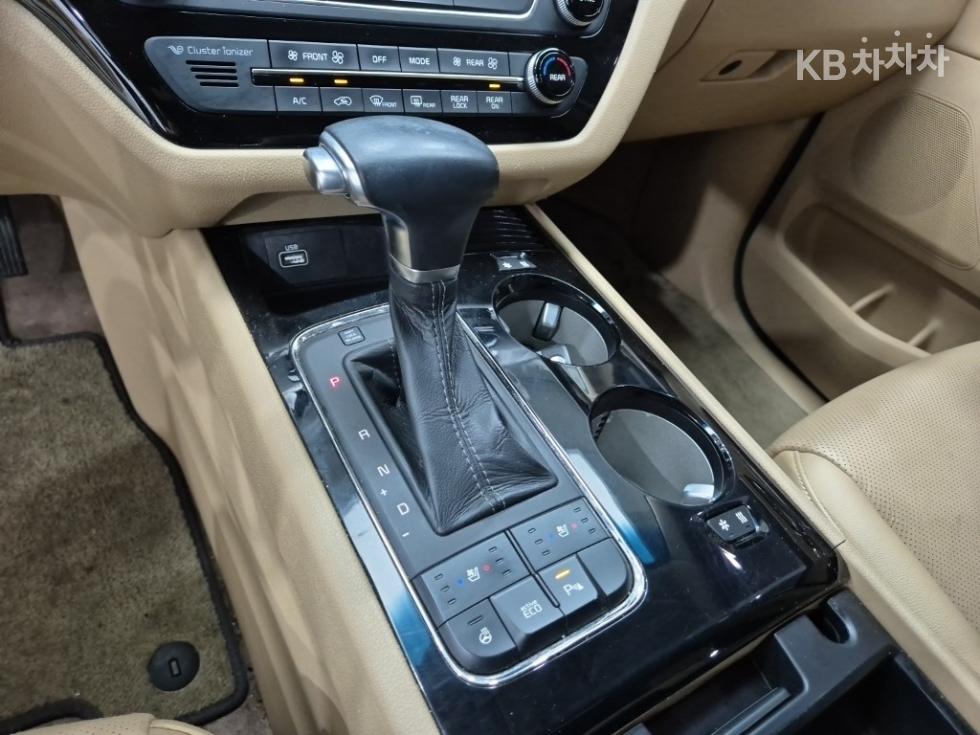 Kia Carnival — miniaturë 8