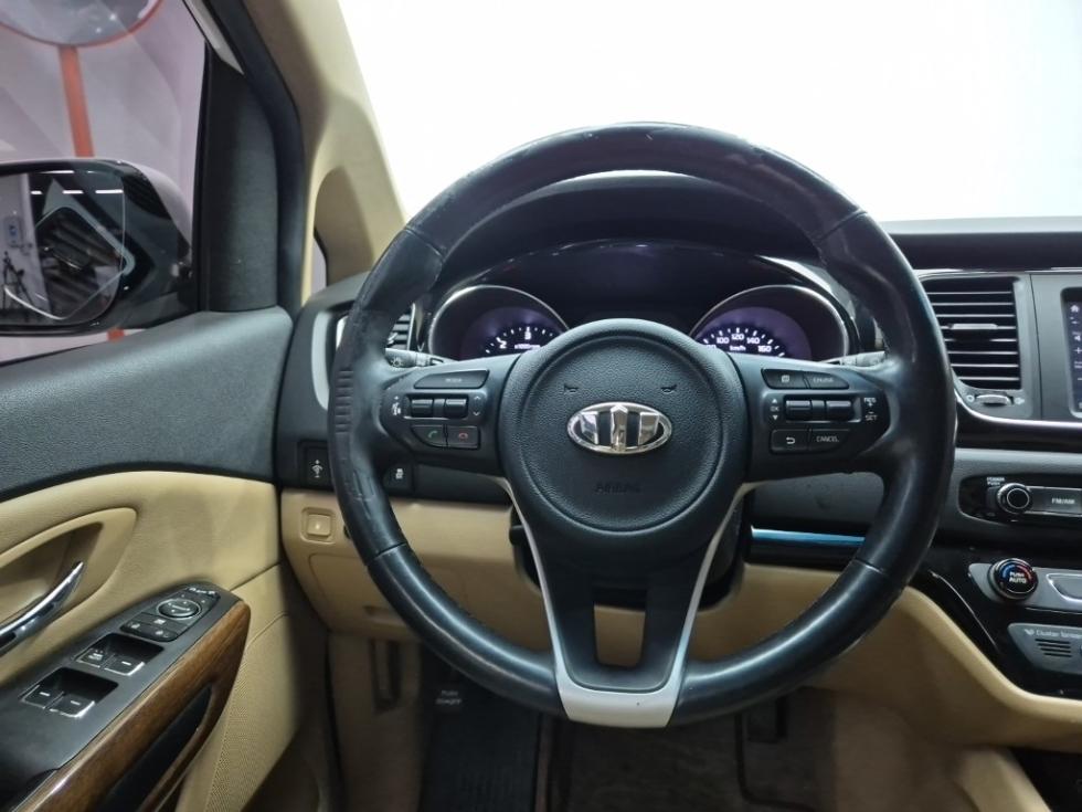 Kia Carnival — miniaturë 9