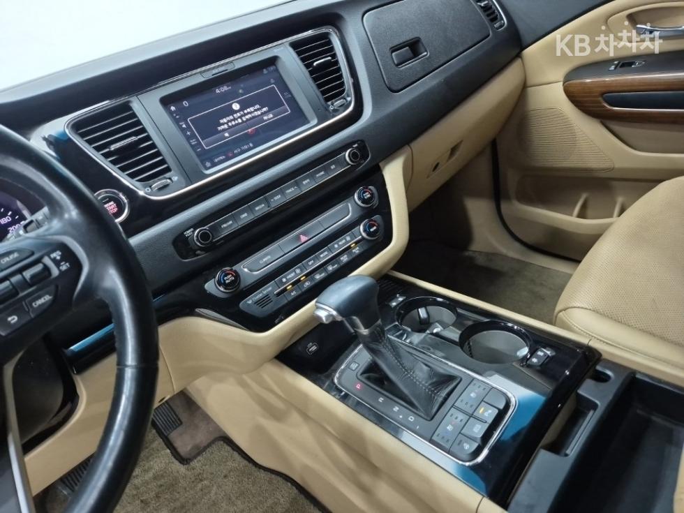 Kia Carnival — miniaturë 10