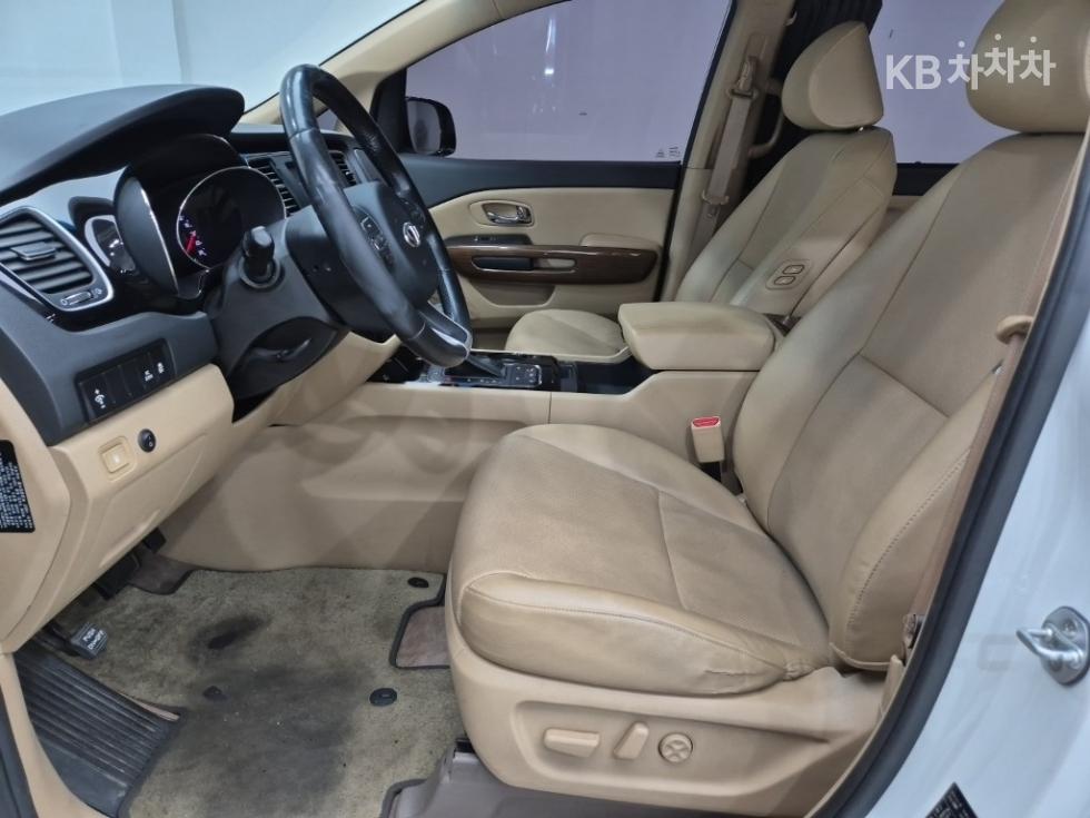 Kia Carnival — miniaturë 11