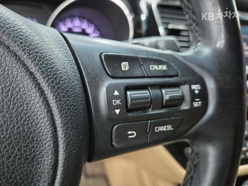 Kia Carnival — miniaturë 15