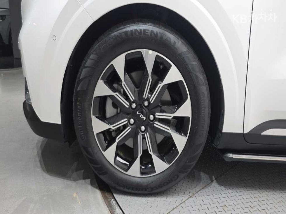 Kia Carnival — miniaturë 5