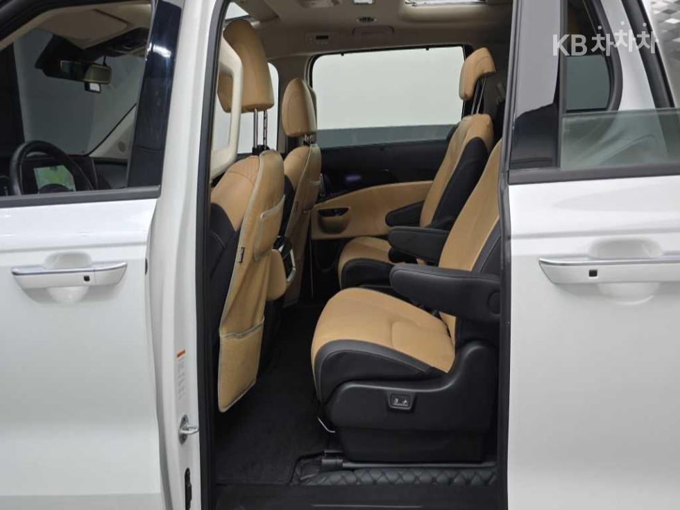 Kia Carnival — miniaturë 12