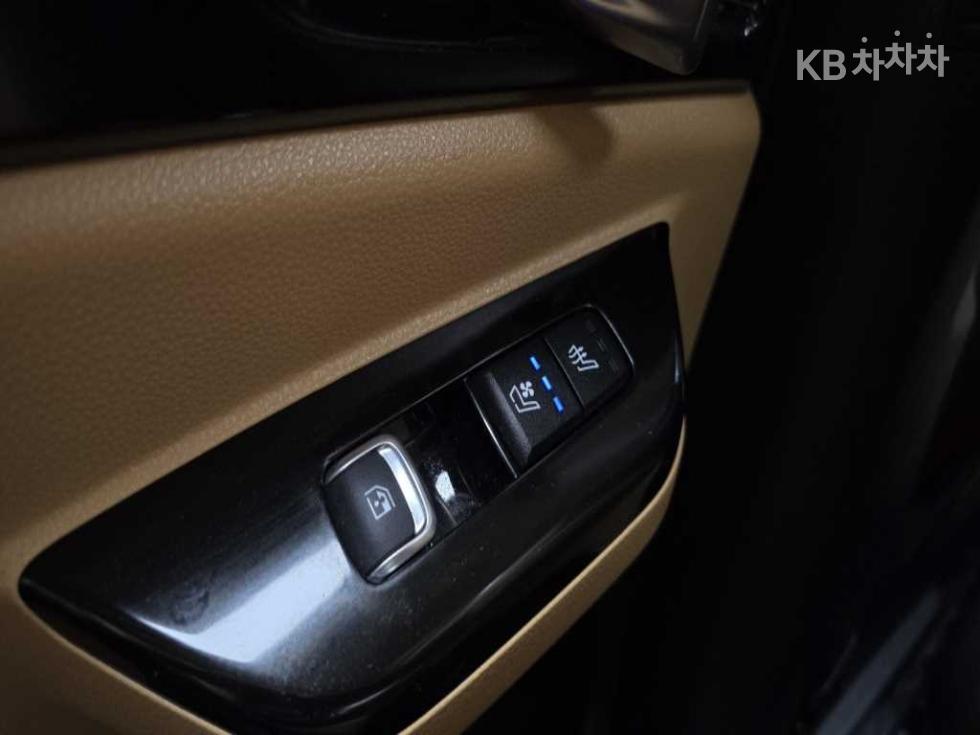 Kia Carnival — miniaturë 20