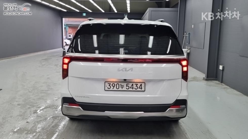 Kia Carnival — miniaturë 4