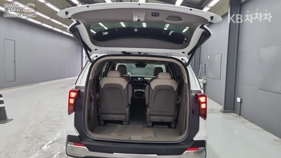 Kia Carnival — miniaturë 18