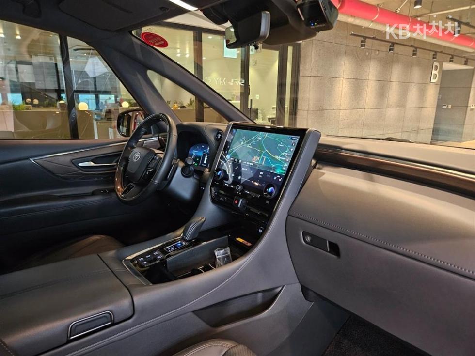 Toyota Alphard — miniaturë 9