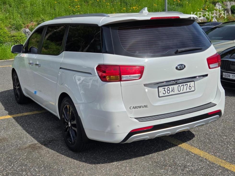 Kia Carnival — miniaturë 4