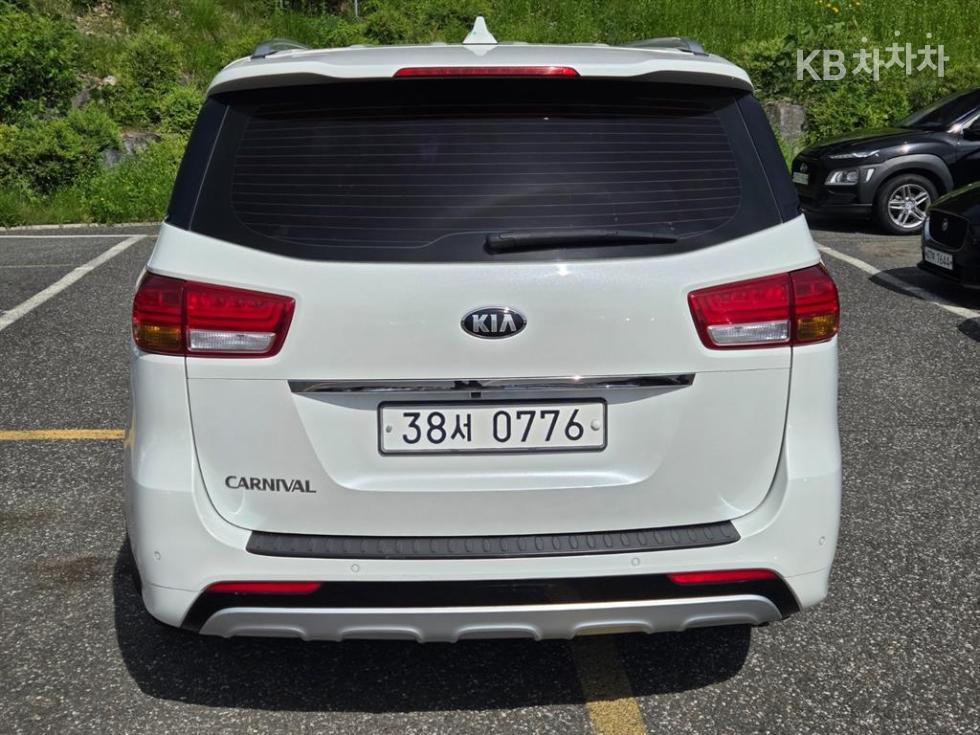 Kia Carnival — miniaturë 5