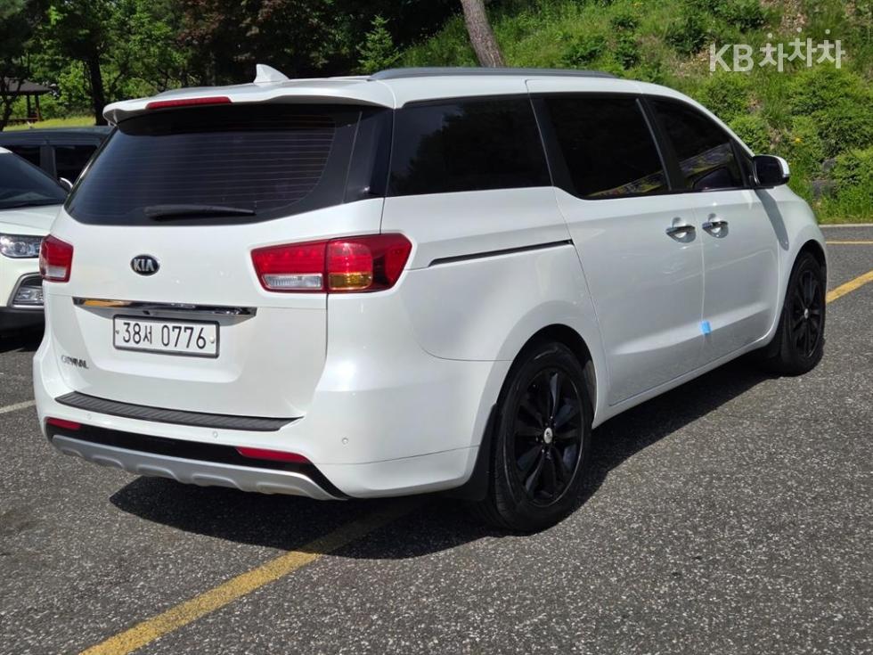 Kia Carnival — miniaturë 6