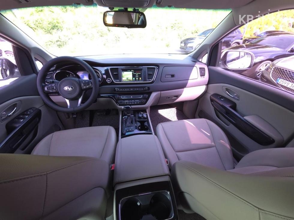 Kia Carnival — miniaturë 7