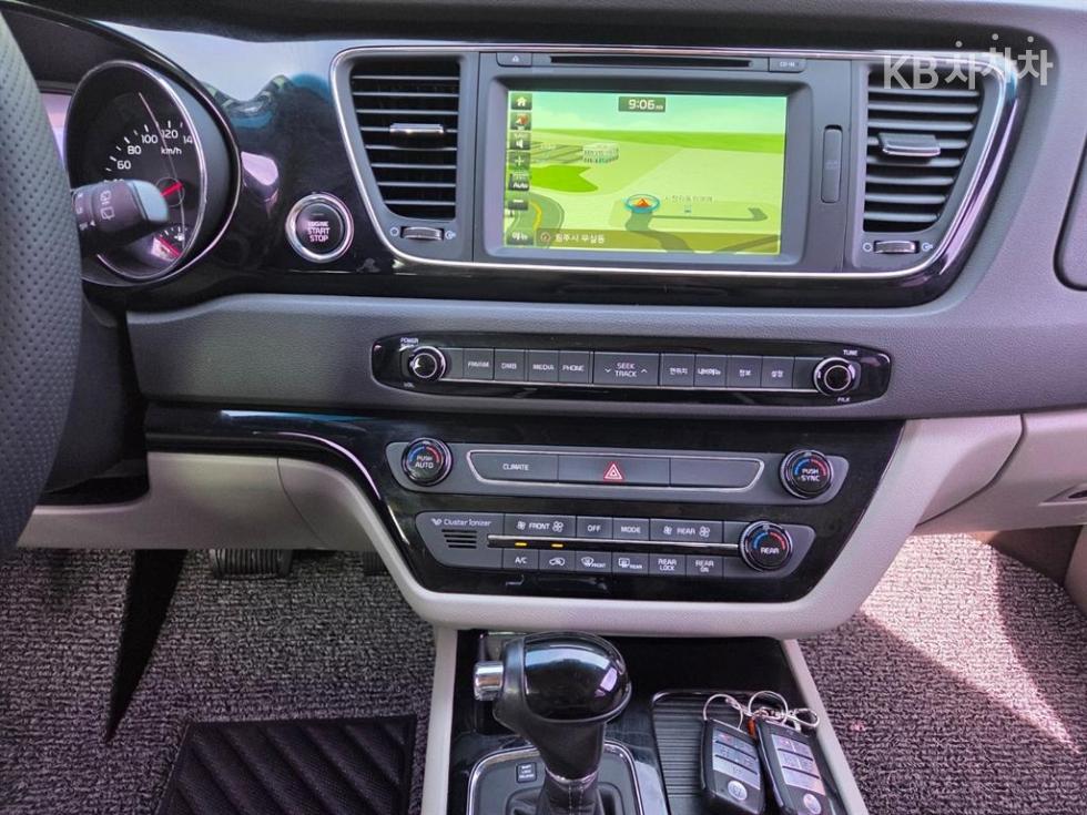 Kia Carnival — miniaturë 10