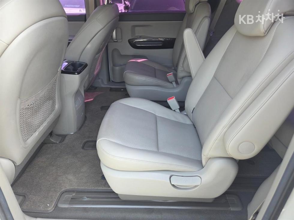 Kia Carnival — miniaturë 16