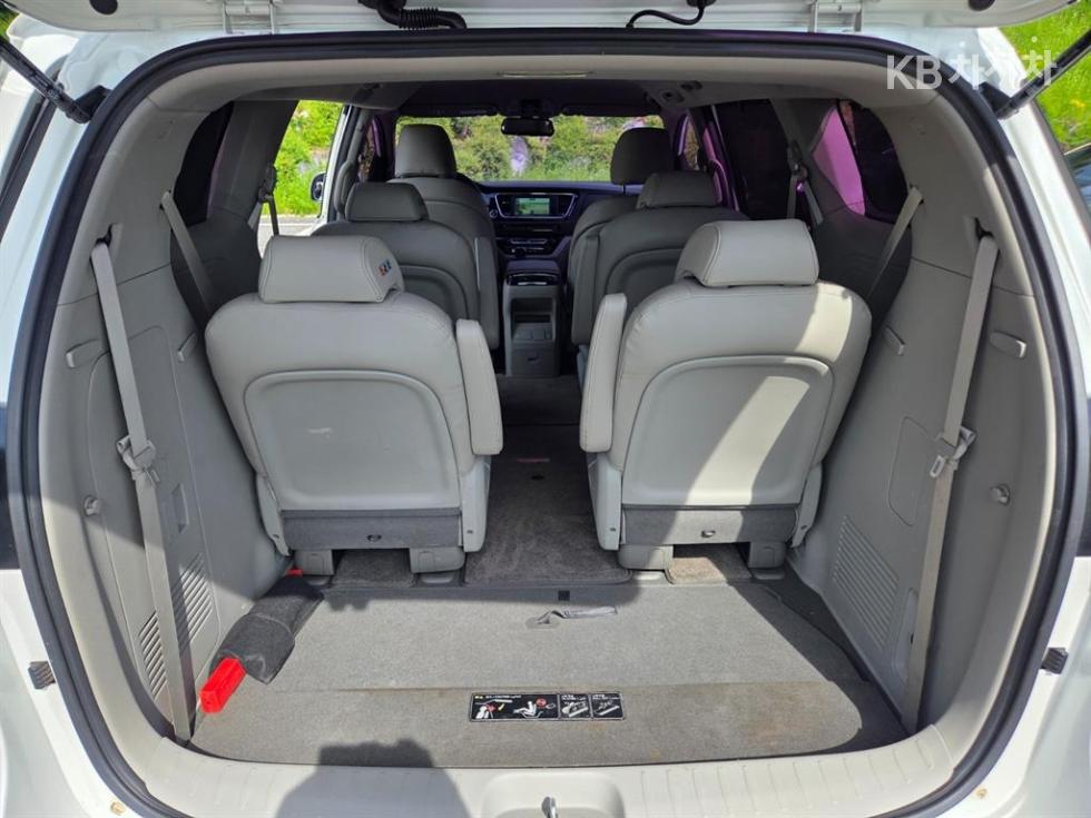 Kia Carnival — miniaturë 18