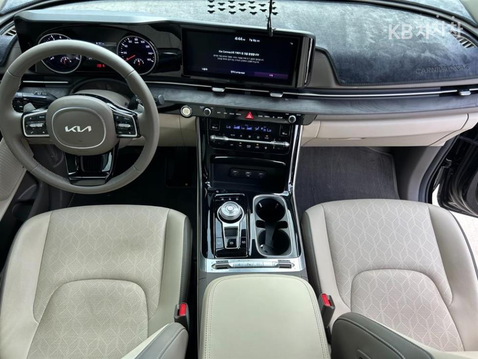 Kia Carnival — miniaturë 9