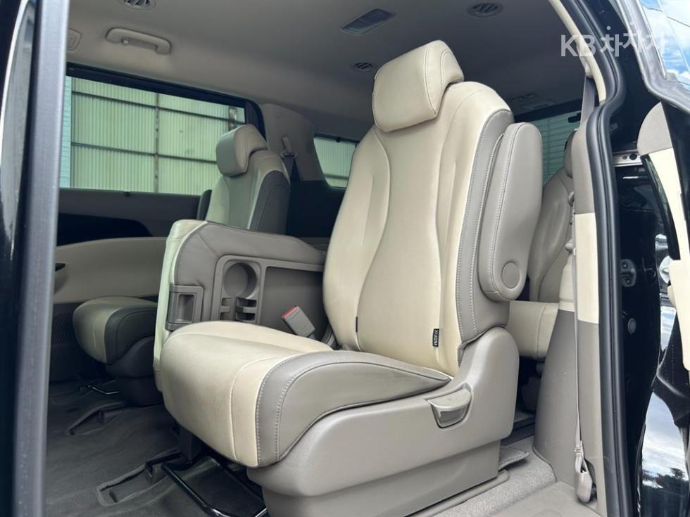 Kia Carnival — miniaturë 18