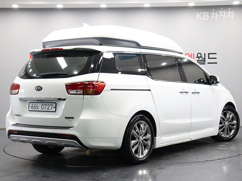 Kia Carnival — miniaturë 4