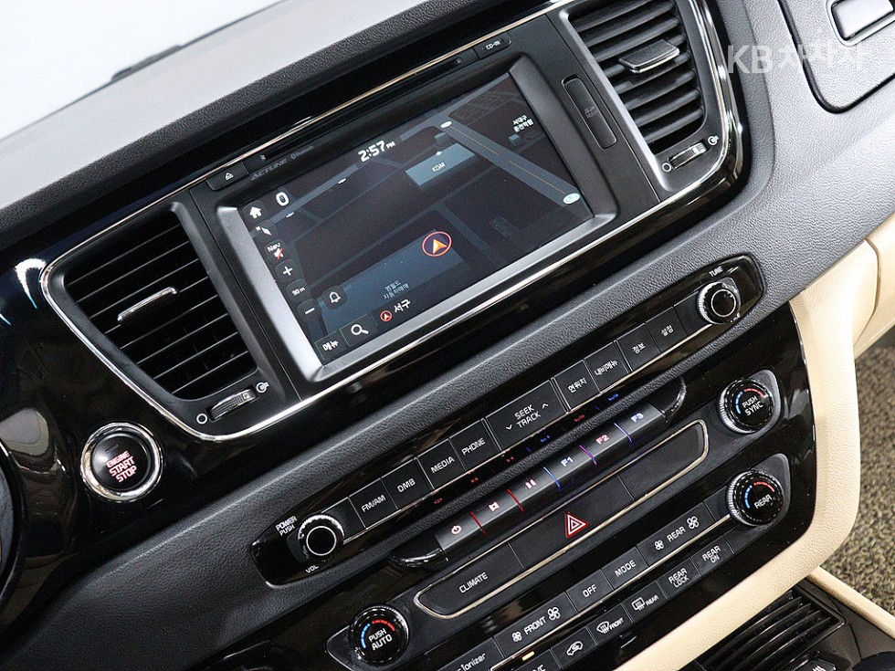 Kia Carnival — miniaturë 7