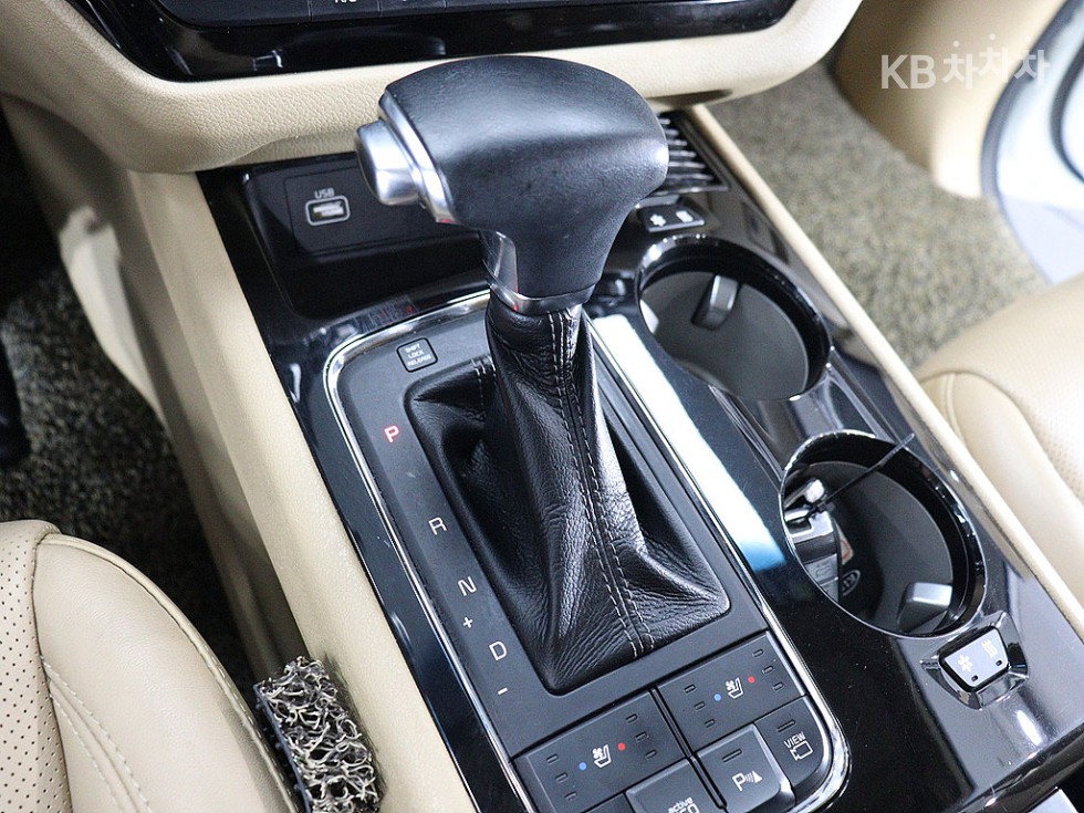Kia Carnival — miniaturë 8