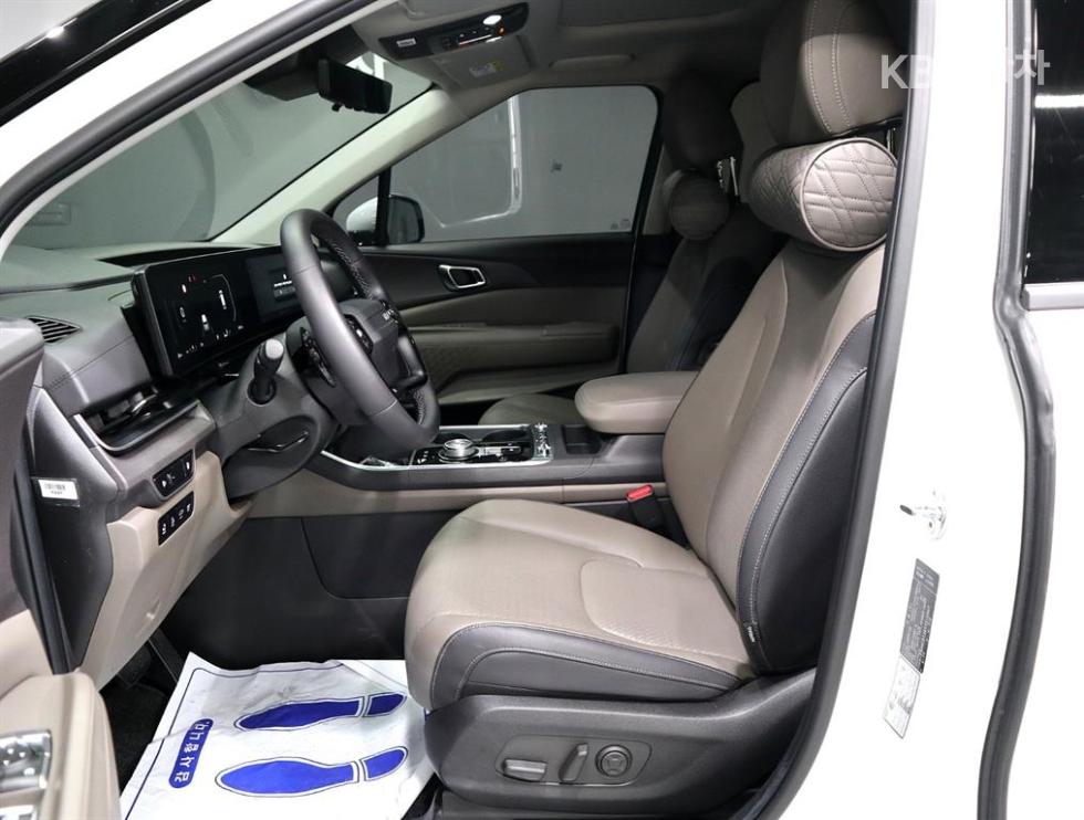 Kia Carnival — miniaturë 9