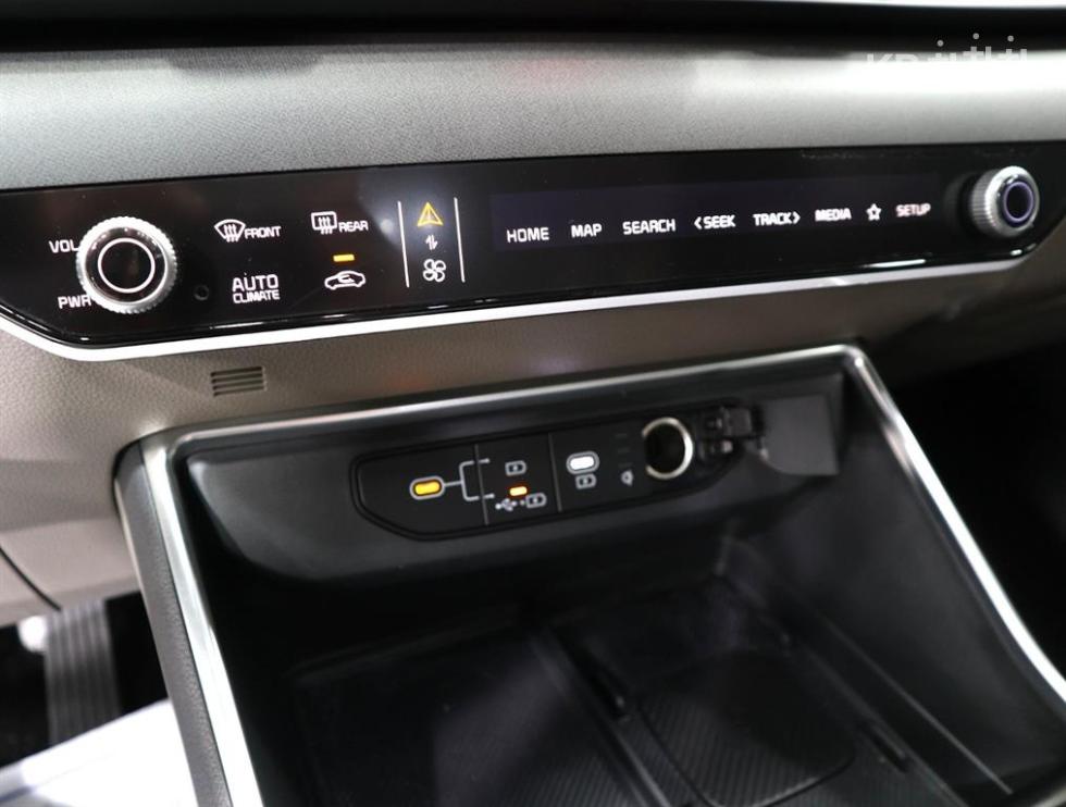 Kia Carnival — miniaturë 11
