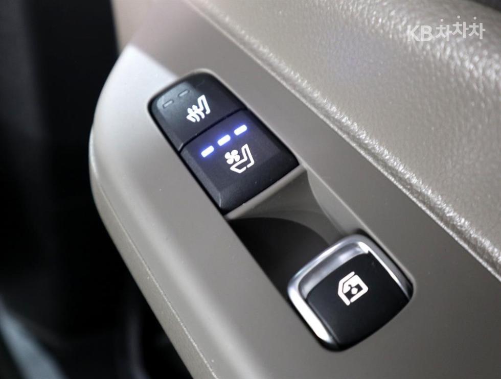 Kia Carnival — miniaturë 13