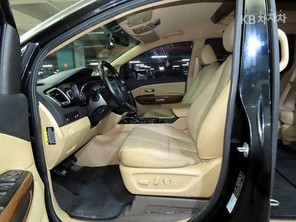 Kia Carnival — miniaturë 6