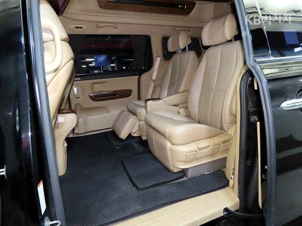 Kia Carnival — miniaturë 7