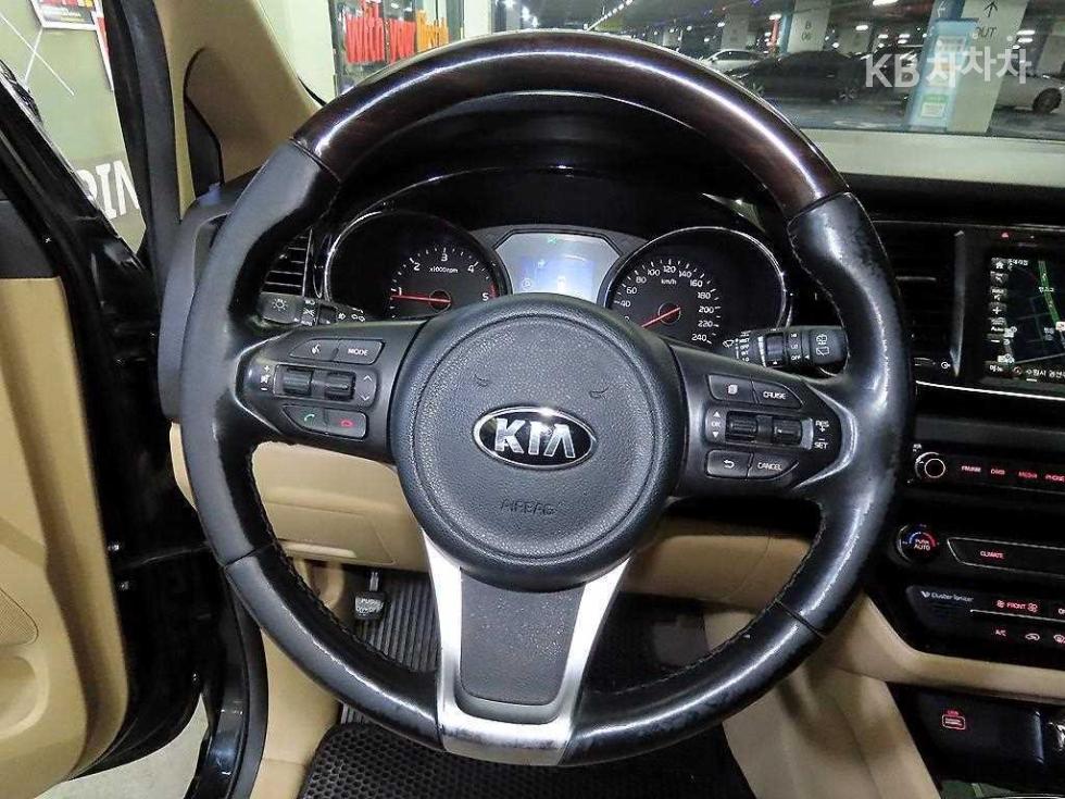 Kia Carnival — miniaturë 8