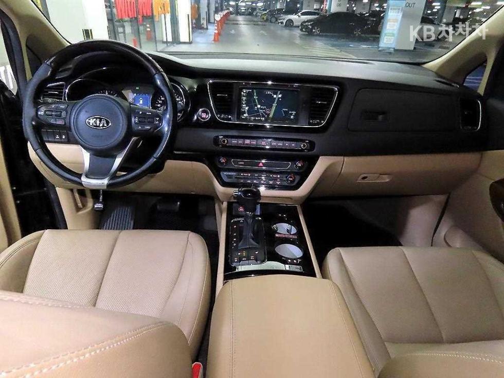 Kia Carnival — miniaturë 10