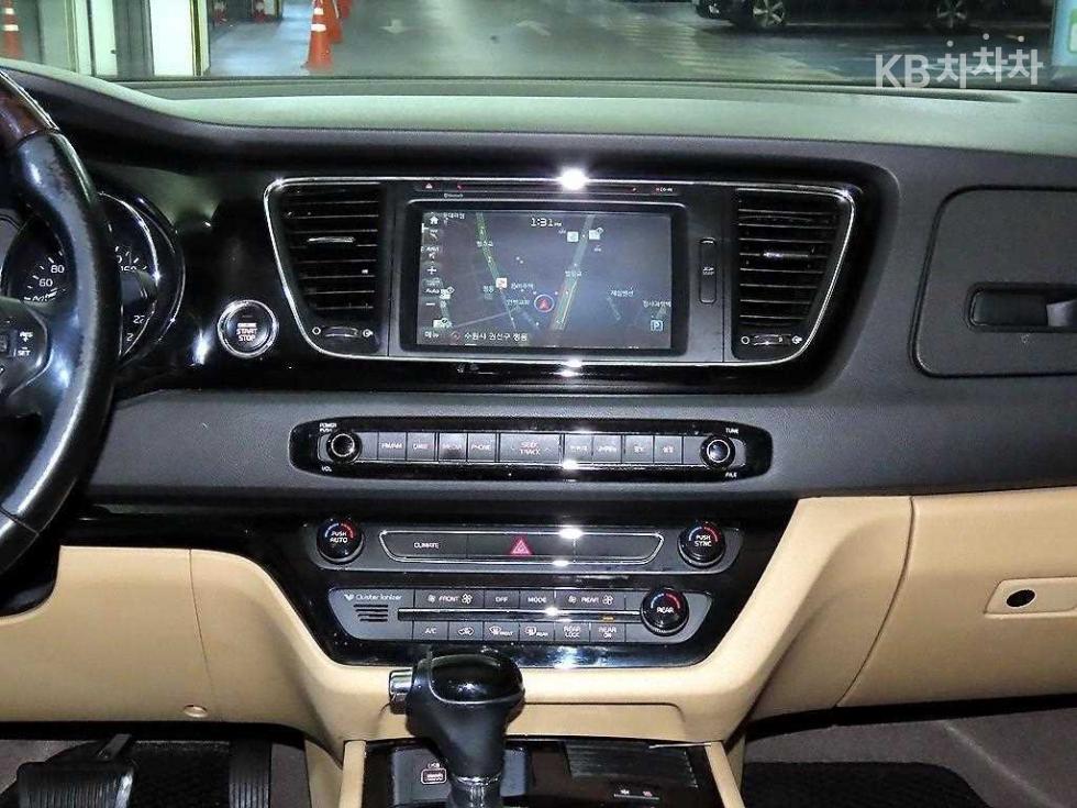 Kia Carnival — miniaturë 11