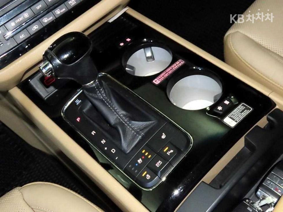 Kia Carnival — miniaturë 12