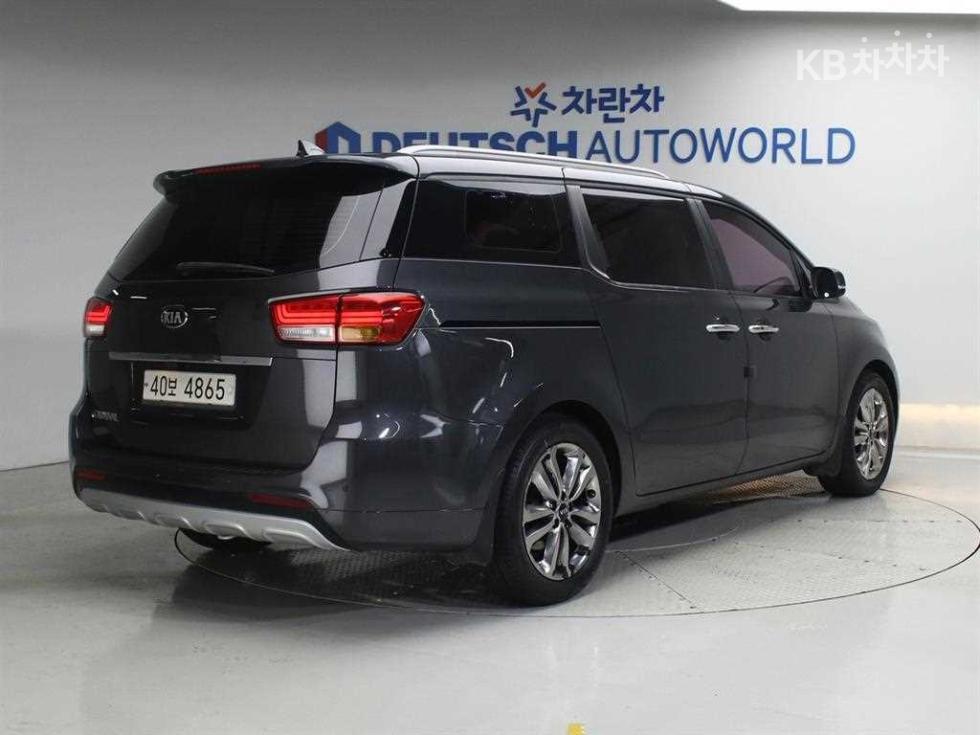 Kia Carnival — miniaturë 2