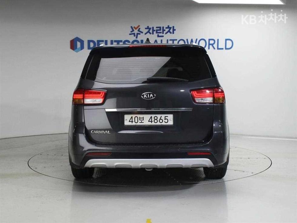 Kia Carnival — miniaturë 4