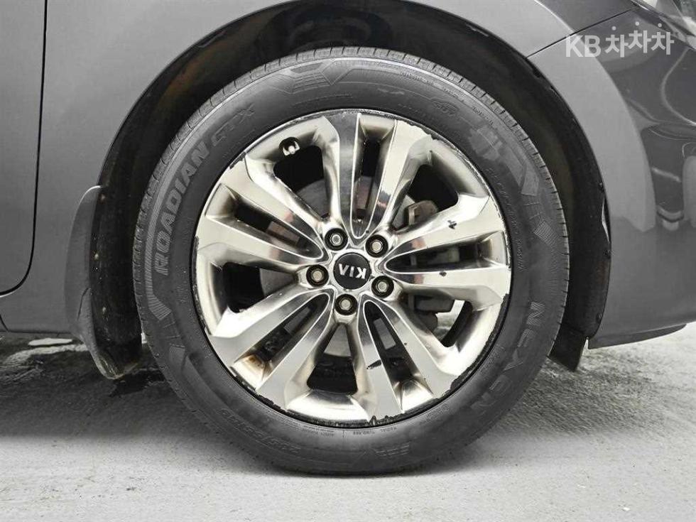 Kia Carnival — miniaturë 5