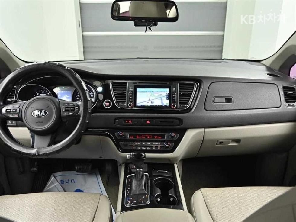 Kia Carnival — miniaturë 7