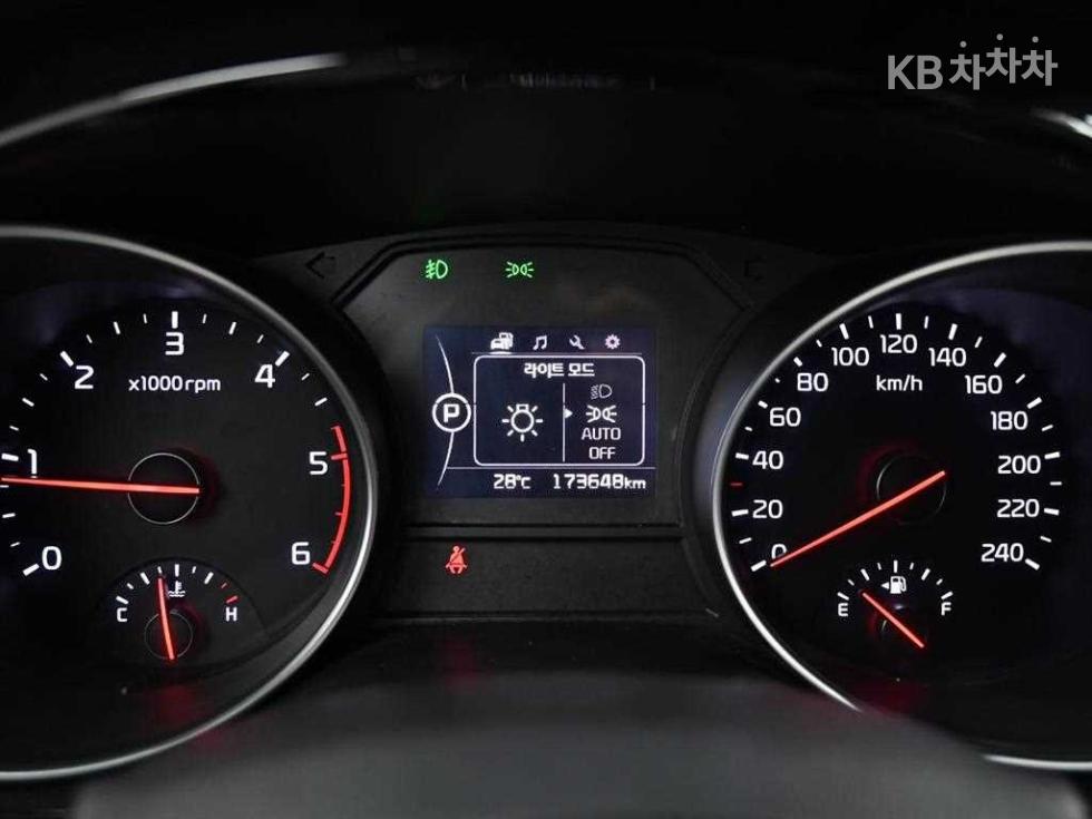 Kia Carnival — miniaturë 8