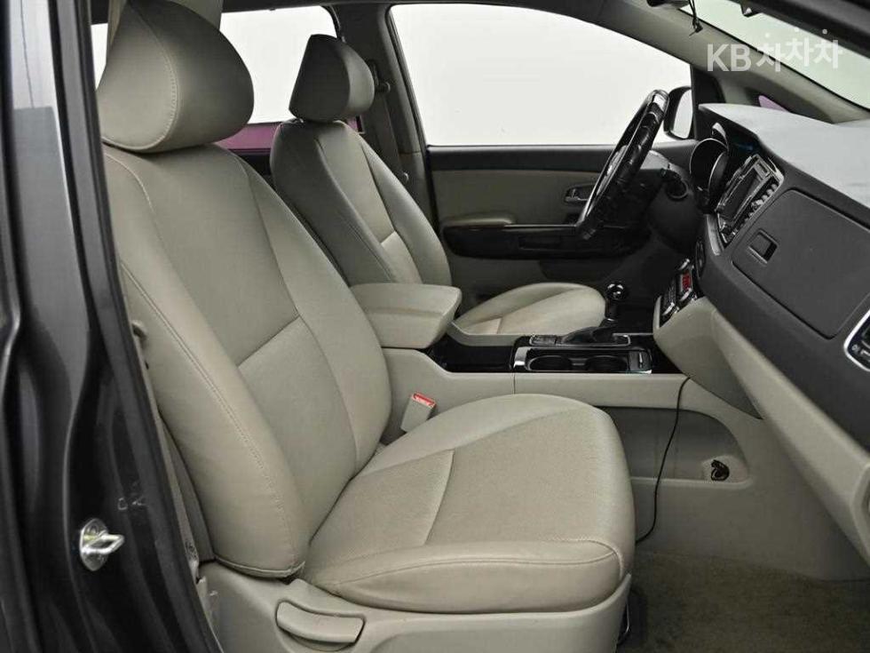 Kia Carnival — miniaturë 10