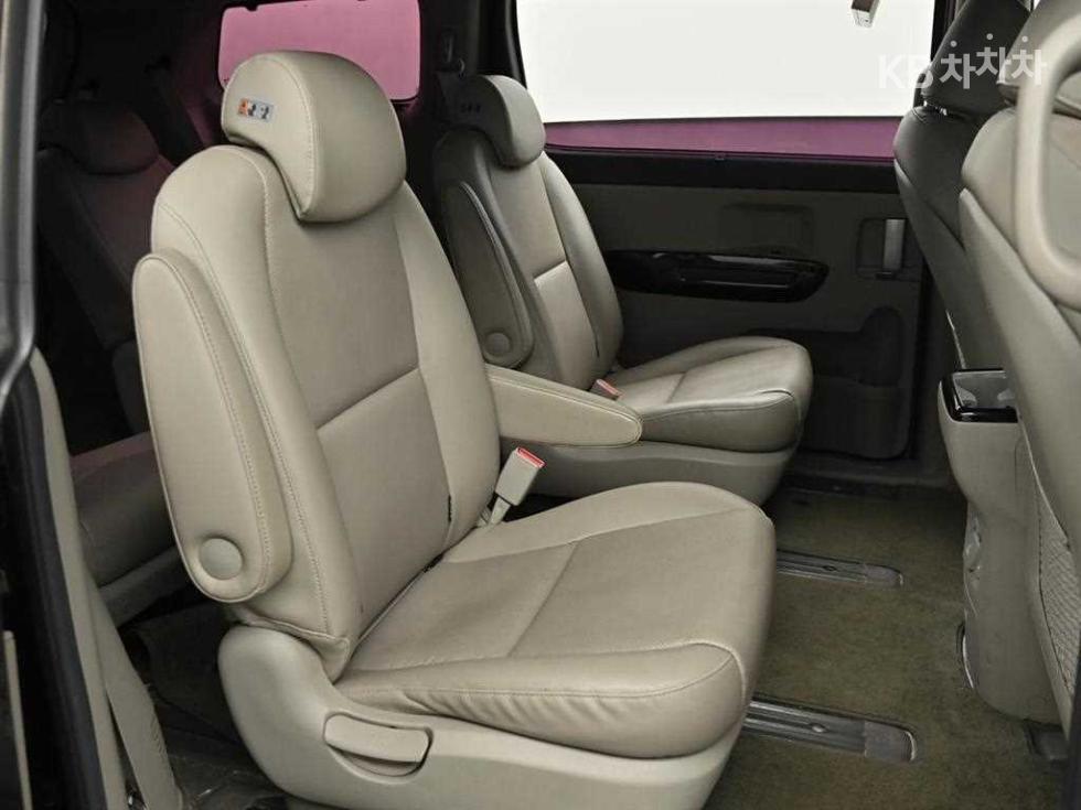 Kia Carnival — miniaturë 12
