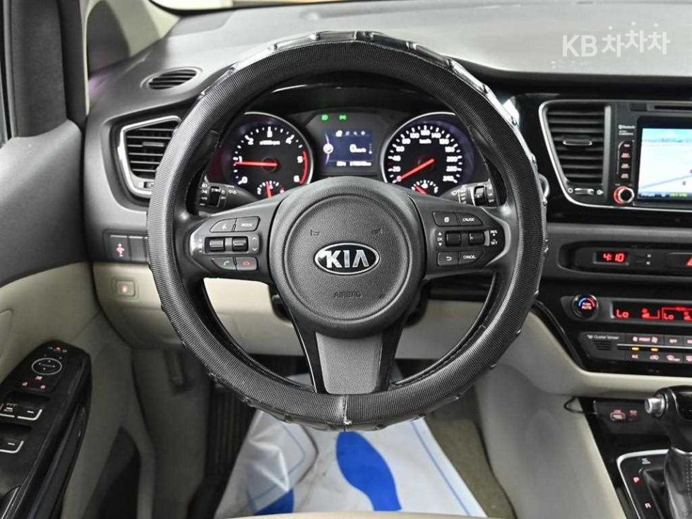 Kia Carnival — miniaturë 13