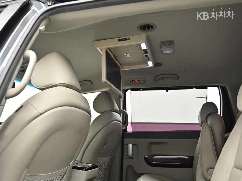 Kia Carnival — miniaturë 18