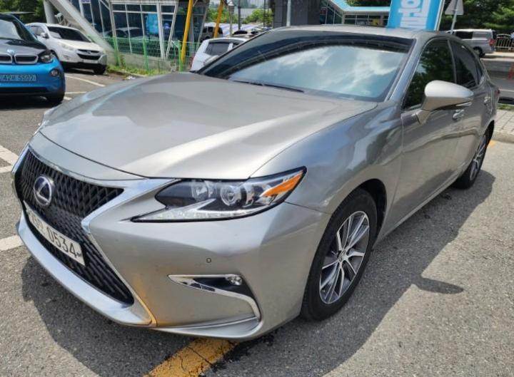 Lexus Es 300H 2016 photo 2