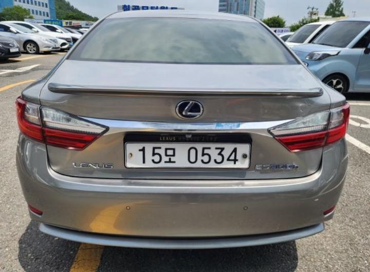 Lexus Es 300H 2016 photo 3