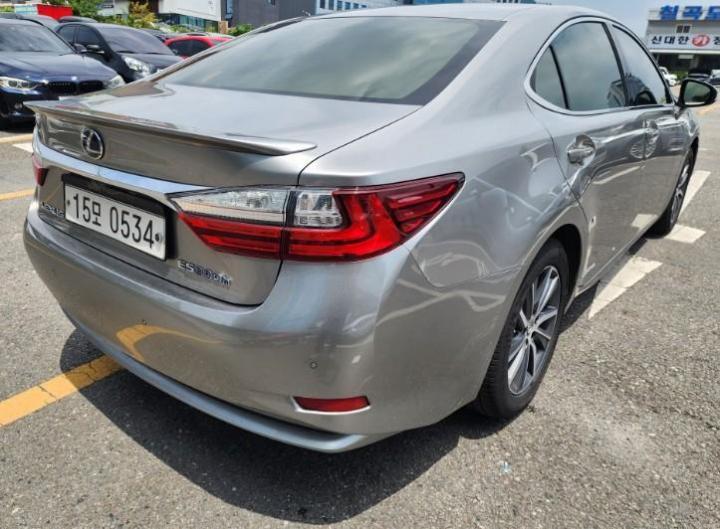 Lexus Es 300H 2016 photo 4