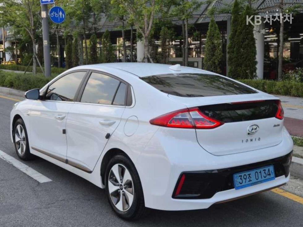 Hyundai IONIQ — miniaturë 6