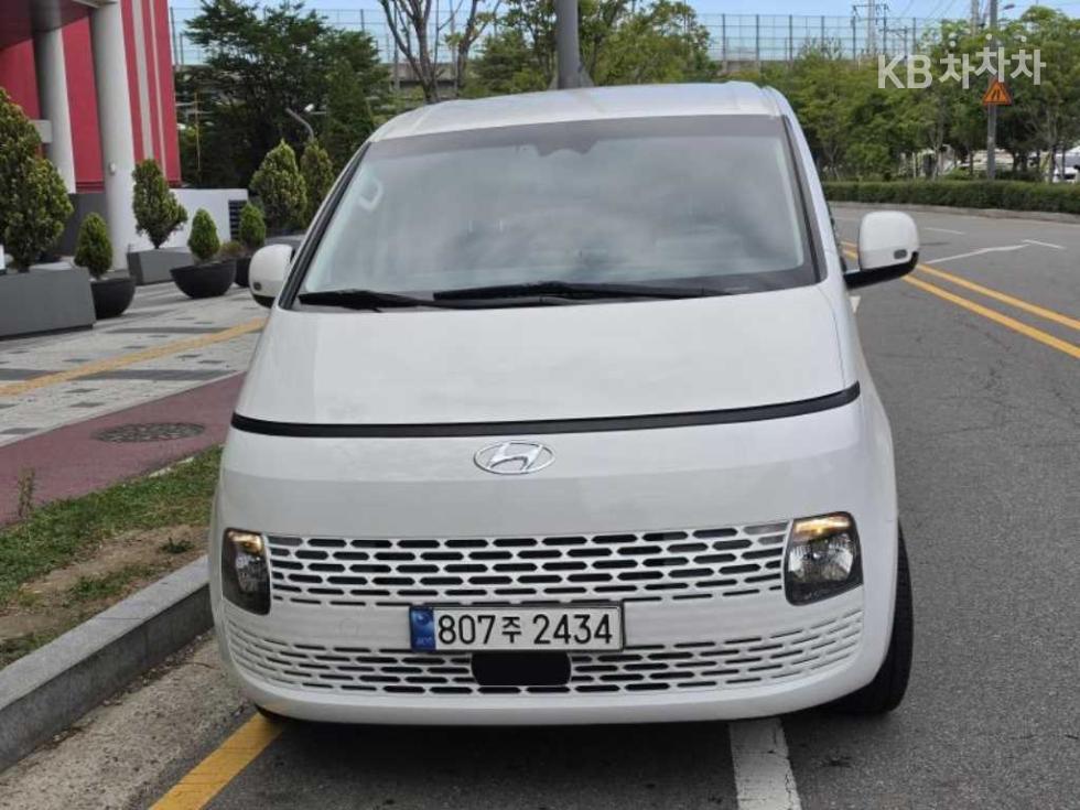 Hyundai Staria — miniaturë 3