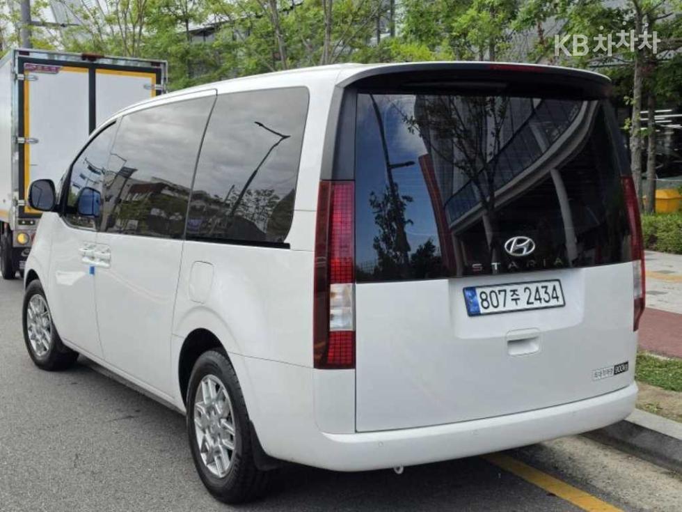 Hyundai Staria — miniaturë 7